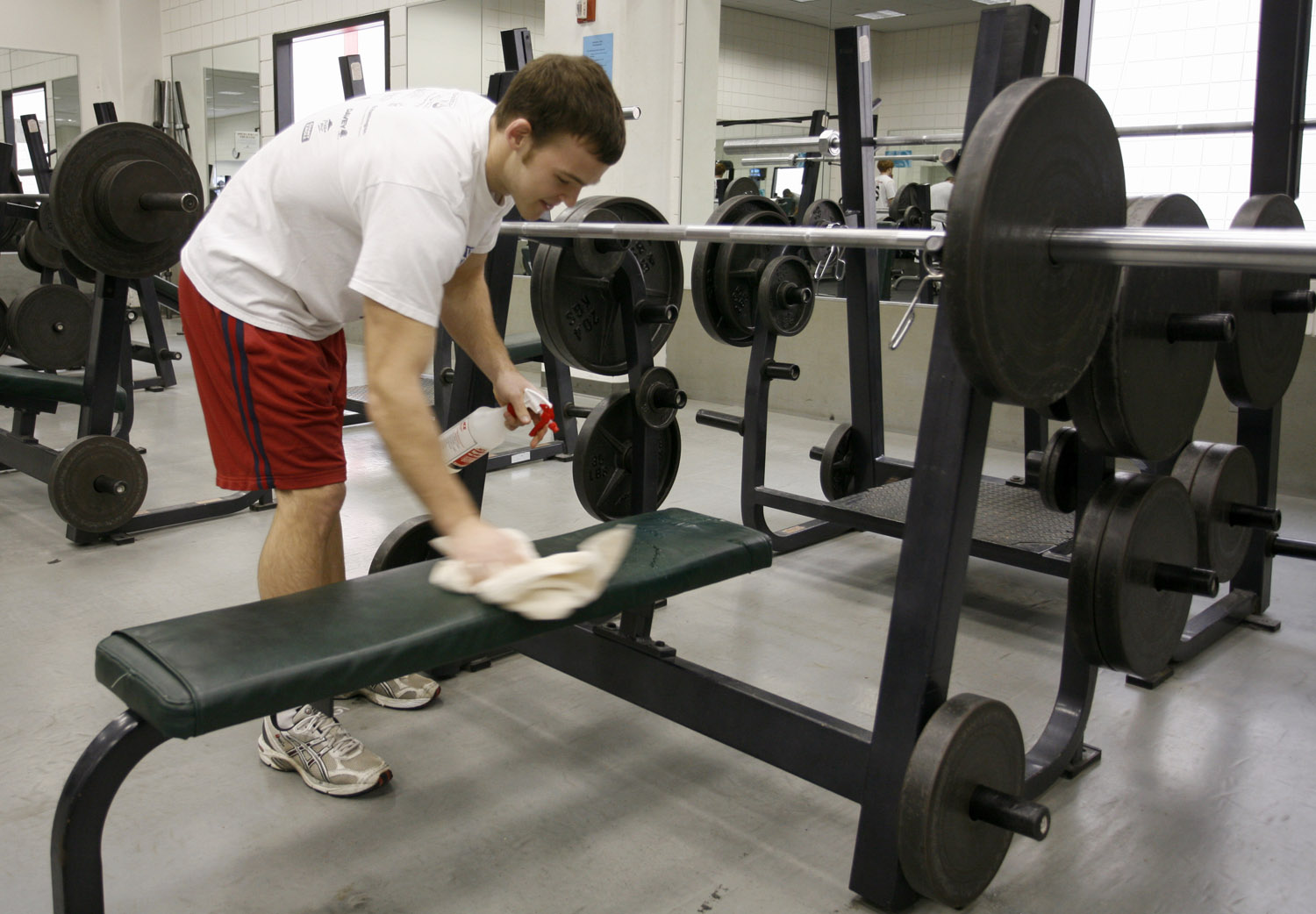 13 Simple Rules of Gym Etiquette LMen