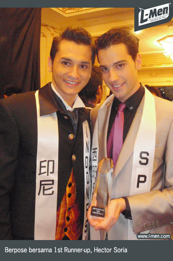 Berpose bersama 1st Runner-up, Hector Soria
