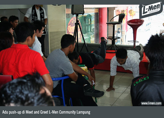 Adu push-up di Meet and Greet L-Men Community Lampung
