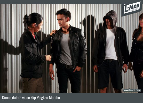 Dimas dalam video klip Pingkan Mambo