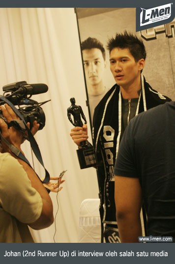 Johan (2nd Runner Up) di interview oleh salah satu media Johan (2nd Runner Up) di interview oleh salah satu media