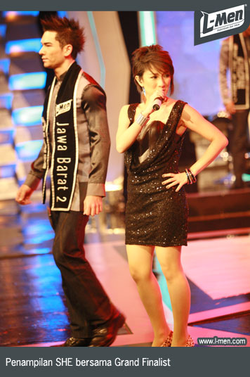 Penampilan SHE bersama Grand Finalist Penampilan SHE bersama Grand Finalist