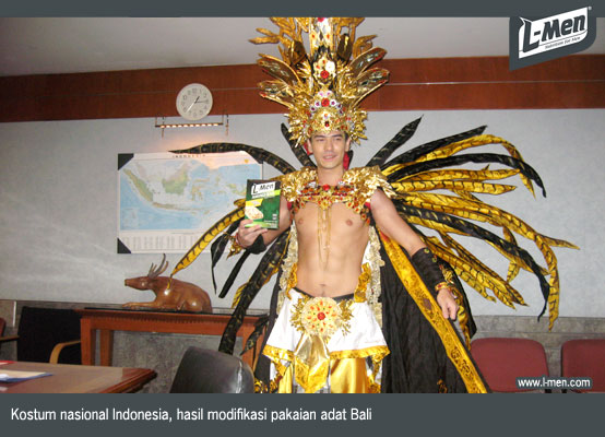 Kostum nasional Indonesia, hasil modifikasi pakaian adat Bali Kostum nasional Indonesia, hasil modifikasi pakaian adat Bali
