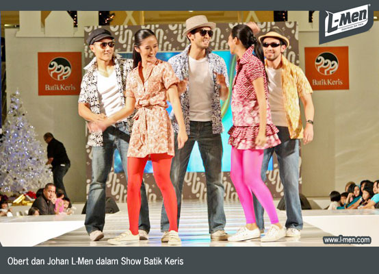 Obert dan Johan L-Men dalam Show Batik Keris Obert dan Johan L-Men dalam Show Batik Keris