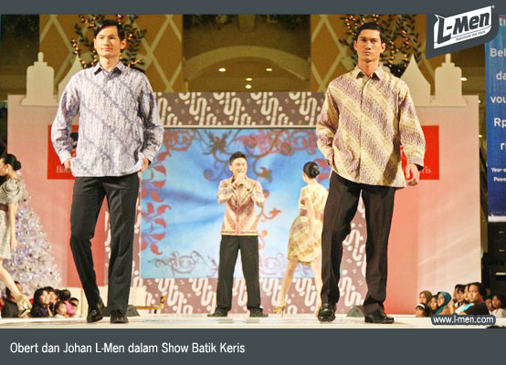 Obert dan Johan L-Men dalam Show Batik Keris Obert dan Johan L-Men dalam Show Batik Keris