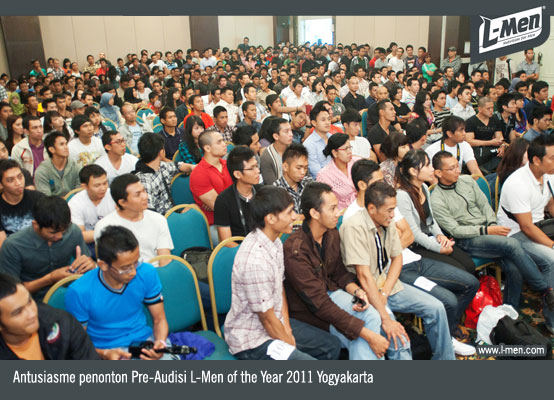 Antusiasme penonton Pre-Audisi L-Men of the Year 2011 Yogyakarta Antusiasme penonton Pre-Audisi L-Men of the Year 2011 Yogyakarta