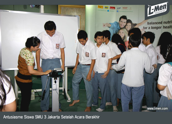 Antusiasme Siswa SMU 3 Jakarta Setelah Acara Berakhir