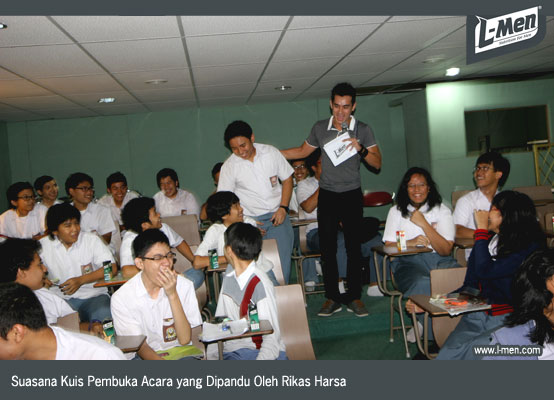 Suasana Kuis Pembuka Acara yang Dipandu Oleh Rikas Harsa