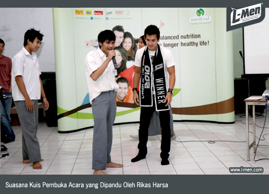 Suasana Kuis Pembuka Acara yang Dipandu Oleh Rikas Harsa