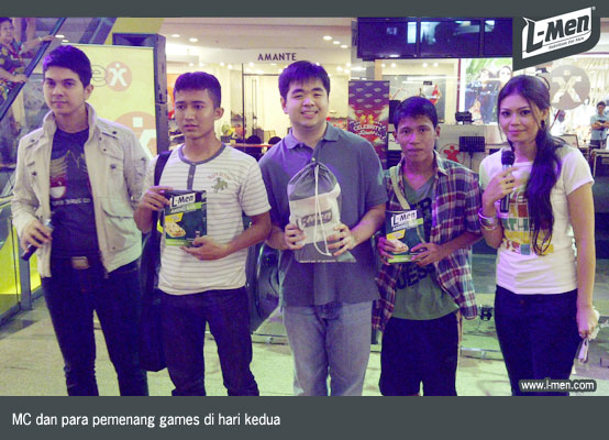 MC dan para pemenang games di hari kedua MC dan para pemenang games di hari kedua