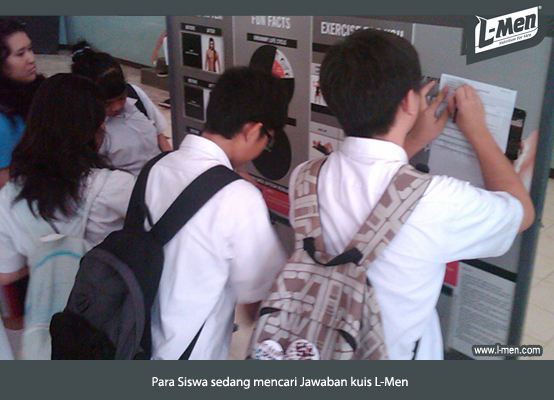 Para Siswa sedang mencari Jawaban kuis L-Men