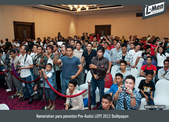 Kemeriahan para penonton Pre-Audisi LOTY 2012 Balikpapan