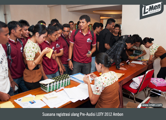 Suasana registrasi ulang peserta Pre-Audisi LOTY 2012 Ambon Suasana registrasi ulang peserta Pre-Audisi LOTY 2012 Ambon
