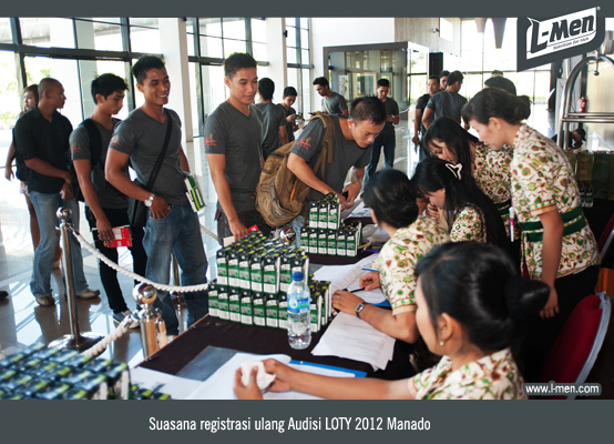 Suasana registrasi ulang Audisi LOTY 2012 Manado Suasana registrasi ulang Audisi LOTY 2012 Manado