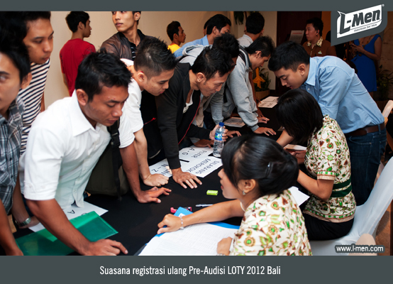 Suasana registrasi ulang peserta Pre-Audisi LOTY 2012 Bali