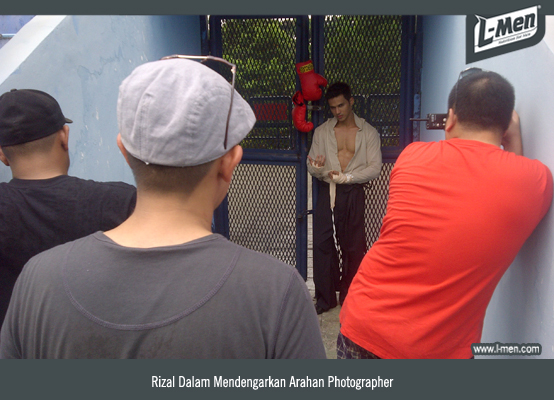 Rizal Dalam Mendengarkan Arahan Photographer