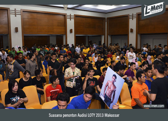 Suasana penonton Audisi LOTY 2013 Makassar
