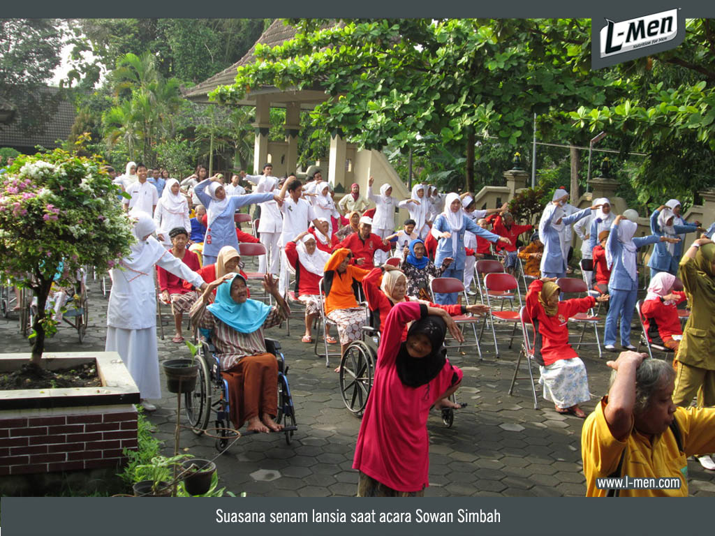 Suasana senam lansia saat acara Sowan Simbah