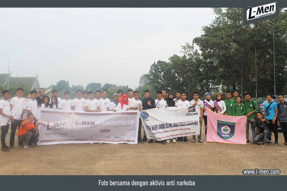 Foto bersama dengan aktivis anti narkoba