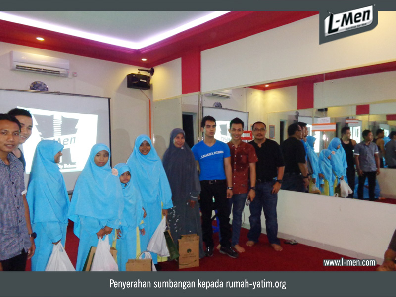 Penyerahan sumbangan kepada rumah-yatim.org