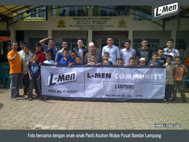 Foto bersama dengan anak-anak Panti Asuhan Mulya Pusat Bandar Lampung