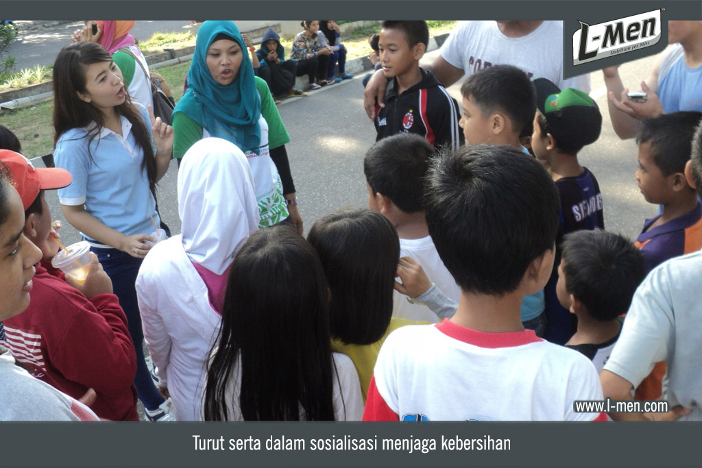 Turut serta dalam sosialisasi menjaga kebersihan