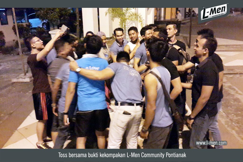 Toss bersama bukti kekompakan L-Men Community Pontianak
